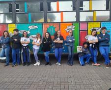 Os estudantes Samuel Prado dos Santos e Michele Carvalho de Souza, autores na produção literária da primeira Revista do CEP em Quadrinhos, estiveram na 24a edição da Feira Municipal do Livro (Femuli), realizada em São José dos Pinhais na Região Metropolitana de Curitiba. Na última sexta-feira (8), eles foram ao evento para falar com os espectadores e visitantes da feira sobre suas experiências no processo de desenvolvimento do roteiro e das ilustrações incluídas na obra em HQ