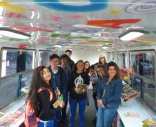 Os estudantes Samuel Prado dos Santos e Michele Carvalho de Souza, autores na produção literária da primeira Revista do CEP em Quadrinhos, estiveram na 24a edição da Feira Municipal do Livro (Femuli), realizada em São José dos Pinhais na Região Metropolitana de Curitiba. Na última sexta-feira (8), eles foram ao evento para falar com os espectadores e visitantes da feira sobre suas experiências no processo de desenvolvimento do roteiro e das ilustrações incluídas na obra em HQ