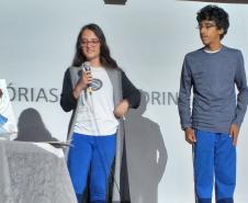 Os estudantes Samuel Prado dos Santos e Michele Carvalho de Souza, autores na produção literária da primeira Revista do CEP em Quadrinhos, estiveram na 24a edição da Feira Municipal do Livro (Femuli), realizada em São José dos Pinhais na Região Metropolitana de Curitiba. Na última sexta-feira (8), eles foram ao evento para falar com os espectadores e visitantes da feira sobre suas experiências no processo de desenvolvimento do roteiro e das ilustrações incluídas na obra em HQ