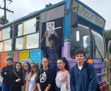 Os estudantes Samuel Prado dos Santos e Michele Carvalho de Souza, autores na produção literária da primeira Revista do CEP em Quadrinhos, estiveram na 24a edição da Feira Municipal do Livro (Femuli), realizada em São José dos Pinhais na Região Metropolitana de Curitiba. Na última sexta-feira (8), eles foram ao evento para falar com os espectadores e visitantes da feira sobre suas experiências no processo de desenvolvimento do roteiro e das ilustrações incluídas na obra em HQ