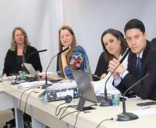 A equipe de gestão do Colégio Estadual do Paraná (CEP) participou, na quarta-feira (13), da 7ª Reunião Ordinária que tem como intuito debater a infância segura na era digital. O evento é promovido pela Força-Tarefa Infância Segura (Fortis) da Secretaria da Justiça, Família e Trabalho do Governo do Paraná, e contou com a presença da Diretora Geral do CEP, Tânia Maria Acco.