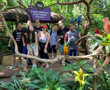 em Foz de Iguaçu, o grupo do CEP foi conhecer o Parque das Aves, com 16 hectares de mata nativa e 1.500 animais entre aves, répteis e mamíferos, de 140 espécies diferentes. 