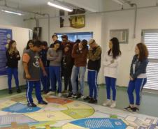 neste semestre, os estudantes dos 4° anos do Técnico em Edificação Integrado com o Ensino Médio visitaram uma das estações de tratamento de água da Companhia de Saneamento do Paraná (Sanepar). Acompanhados pela professora Maria Renata Lopes, da disciplina de Controle e Proteção Ambiental, eles estiveram na estação de Miringuava, localizada no município metropolitano de São José dos Pinhais.