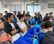 neste semestre, os estudantes dos 4° anos do Técnico em Edificação Integrado com o Ensino Médio visitaram uma das estações de tratamento de água da Companhia de Saneamento do Paraná (Sanepar). Acompanhados pela professora Maria Renata Lopes, da disciplina de Controle e Proteção Ambiental, eles estiveram na estação de Miringuava, localizada no município metropolitano de São José dos Pinhais.