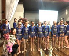 A Ginástica Rítmica do Colégio Estadual do Paraná (CEP) encerrou as atividades do ano em um evento de gala promovido, nessa quinta-feira (28), para homenagear atletas, professores, equipe de gestão e os familiares. Antes do jantar especial servido aos convidados, as atletas realizaram performances individuais e em conjunto na quadra esportiva do Clube de Subtenentes e Sargentos do Exército de Curitiba, no Centro Cívico.