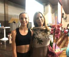 A Ginástica Rítmica do Colégio Estadual do Paraná (CEP) encerrou as atividades do ano em um evento de gala promovido, nessa quinta-feira (28), para homenagear atletas, professores, equipe de gestão e os familiares. Antes do jantar especial servido aos convidados, as atletas realizaram performances individuais e em conjunto na quadra esportiva do Clube de Subtenentes e Sargentos do Exército de Curitiba, no Centro Cívico.