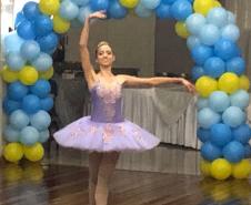 A Ginástica Rítmica do Colégio Estadual do Paraná (CEP) encerrou as atividades do ano em um evento de gala promovido, nessa quinta-feira (28), para homenagear atletas, professores, equipe de gestão e os familiares. Antes do jantar especial servido aos convidados, as atletas realizaram performances individuais e em conjunto na quadra esportiva do Clube de Subtenentes e Sargentos do Exército de Curitiba, no Centro Cívico.