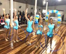 A Ginástica Rítmica do Colégio Estadual do Paraná (CEP) encerrou as atividades do ano em um evento de gala promovido, nessa quinta-feira (28), para homenagear atletas, professores, equipe de gestão e os familiares. Antes do jantar especial servido aos convidados, as atletas realizaram performances individuais e em conjunto na quadra esportiva do Clube de Subtenentes e Sargentos do Exército de Curitiba, no Centro Cívico.