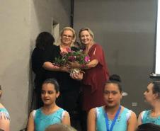 A Ginástica Rítmica do Colégio Estadual do Paraná (CEP) encerrou as atividades do ano em um evento de gala promovido, nessa quinta-feira (28), para homenagear atletas, professores, equipe de gestão e os familiares. Antes do jantar especial servido aos convidados, as atletas realizaram performances individuais e em conjunto na quadra esportiva do Clube de Subtenentes e Sargentos do Exército de Curitiba, no Centro Cívico.