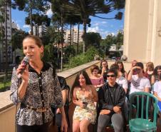 Tomaram posse nesta quinta-feira (12), os estudantes eleitos para compor a nova Diretoria do Grêmio Estudantil do Colégio Estadual do Paraná (GECEP). Os novos representantes assumiram os 19 cargos da agremiação para o exercício da gestão 2020, que tem como objetivos a efetiva participação política no ambiente escolar, para promoção de avanços educacionais e sociais dentro e fora do Colégio.