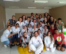 O primeiro grupo é composto por cerca de 50 estudantes de teatro, com formação no próprio Colégio. O grupo é coordenado pela professora e mestre em Teatro Raquel Júlio Mastey.