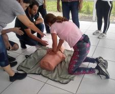 O primeiro grupo é composto por cerca de 50 estudantes de teatro, com formação no próprio Colégio. O grupo é coordenado pela professora e mestre em Teatro Raquel Júlio Mastey.