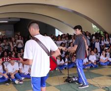 O grupo musical da Escolinha de Arte e a banda convidada do Grêmio Estudantil do Colégio Estadual do Paraná (GECEP) estão colecionando elogios, arrancando aplausos e conquistando à plateia presente nos eventos da programação que comemora, neste ano, o aniversário do CEP. 