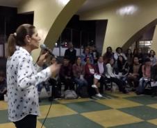 Nesta terça-feira (26), os estudantes dos cursos técnicos em Teatro, Produção de Áudio e Vídeo e Saúde Bucal se reuniram, no Colégio Estadual Tiradentes (CEP-Tiradentes), para assistir aos eventos da programação do aniversário do Colégio Estadual do Paraná (CEP).