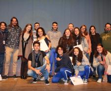 Na presença dos pais e responsáveis, 240 estudantes tomaram posse, nesta quarta-feira (10), no Conselho de Representantes de Turmas do Colégio Estadual do Paraná. Neste ano, eles ocuparão os cargos de representantes e vice-representantes das 120 turmas do Ensino Fundamental, Médio, Médio Integrado e Técnico Profissional do Colégio.