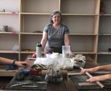 A professora de Arte Lorene de George
