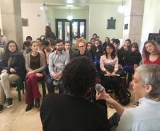 No saguão, a dançarina, que também é coreografa e professora, conversou com alunos e alunas do Grupo Dancep e do curso de Teatro do CEP. 