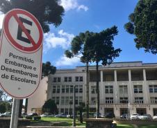 Para mais tranquilidade dos pais e responsáveis, o Colégio Estadual do Paraná (CEP) passou a contar com uma área exclusiva para embarque e desembarque dos estudantes, no acesso principal do Colégio pela Avenida João Gualberto no Alto da Glória. 