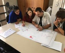 As tratativas da direção geral com os órgãos municipais responsáveis pelo trânsito na capital começaram em 2016, com acompanhamento e aprovação de demandas por parte dos membros do Conselho Escolar. O presidente do Grêmio Estudantil do Colégio (Gecep), Thiago Leszczynski, também participou de reuniões nos órgãos da Prefeitura (foto)
