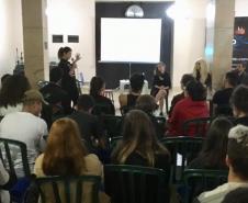 Estudantes do curso de mestrado profissional em Artes da Universidade Estadual do Paraná (Unespar) participaram de uma roda de conversa com os estudantes do Colégio Estadual do Paraná (CEP).