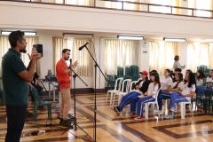 Músicos executam canções da Idade Média