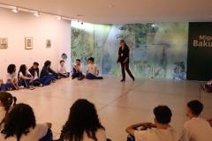 Estudantes do ensino médio nas dependências do Museu Oscar Niemeyer