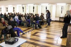 Direção e mães, pais e responsáveis em reunião no Salão Nobre
