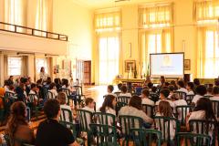 Breno recebe prêmio de concurso Miguel Bakun