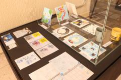 Peças em exposição na mostra dos modulados de Decalque em Porcelana e de Mosaico