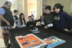 Em oficinas de robótica, estudantes criam protótipos inteligentes