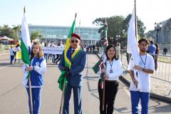 Mantendo a tradição, o Colégio Estadual do Paraná (CEP) abriu, no sábado (7), o desfile cívico-militar em comemoração aos 197 anos da Proclamação da Independência do Brasil. A comunidade estudantil do CEP mostrou na Avenida Cândido de Abreu, no Centro Cívico de Curitiba, alguns dos principais símbolos da sua história centenária, além da sua grandiosidade representada pela força educacional que é referência no estado do Paraná.