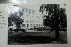 O abre e fecha de gavetas na Escolinha de Arte do Colégio Estadual do Paraná (CEP) resultou no achado de uma história contada no formato de fotonovela, que revela memórias da escola e da vida estudantil vivenciada por estudantes na década de 60