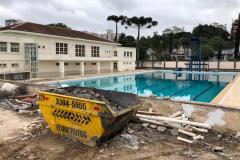 Um dos casos mais preocupantes se refere às ameaças permanentes sobre uma possível invasão à piscina, o que já é proibido fora das atividades pedagógicas, mas, que neste momento, torna-se ainda mais grave por ser esse local onde estão concentrados materiais e entulhos que aumentam os riscos de acidentes e danos à integridade física dos estudantes.