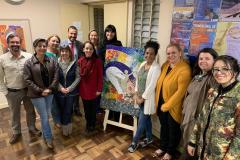 Nesta quinta-feira (26), representantes do Tribunal de Justiça do Paraná (TJ-PR) vieram ao Colégio Estadual do Paraná (CEP) para conhecer parte do acervo da Escolinha de Arte, e a infraestrutura ofertada no Colégio para o desenvolvimento de atividades artísticas e culturais. 