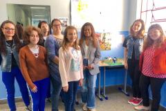 Os estudantes do Centro de Línguas Estrangeiras Modernas (CELEM) estão aprendendo em francês algumas lições sobre urbanidade, cidadania e ocupação consciente dos espaços públicos. A atividade que também serve para aumentar a consciência ambiental nas cidades foi desenvolvida durante as aulas de Francês, no Colégio Estadual Conselheiro Zacarias (CEP-Zacarias), com orientações da professora Fabíola-Davis Siquara Amaral.