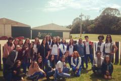 Um grupo de estudantes dos 1°s anos do Ensino Médio no Colégio Estadual Amâncio Moro (CEP-Amâncio) visitou, nesta sexta-feira (4), um aterro sanitário na Região Metropolitana de Curitiba. Lá, eles receberam algumas lições sobre sustentabilidade e descarte de resíduos, além de discutirem propostas que visam favorecer a proteção ao meio ambiente.