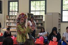 Na última quarta-feira (16) e na sexta-feira (18), o próprio personagem “Cervantes”, criado pelo ator Carlos Daitshman, conversou em castelhano com os estudantes que estão aprendendo a biografia do escritor nas aulas curriculares de Língua Espanhola.