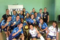A equipe sub-15 de futsal feminino do Colégio Estadual do Paraná (CEP) tornou-se campeã paranaense na final do Campeonato Estadual de Base da Federação Paranaense da categoria. O troféu do título foi conquistado pelas atletas no último domingo (24), no município de Manoel Ribas que fica na região central do Estado.