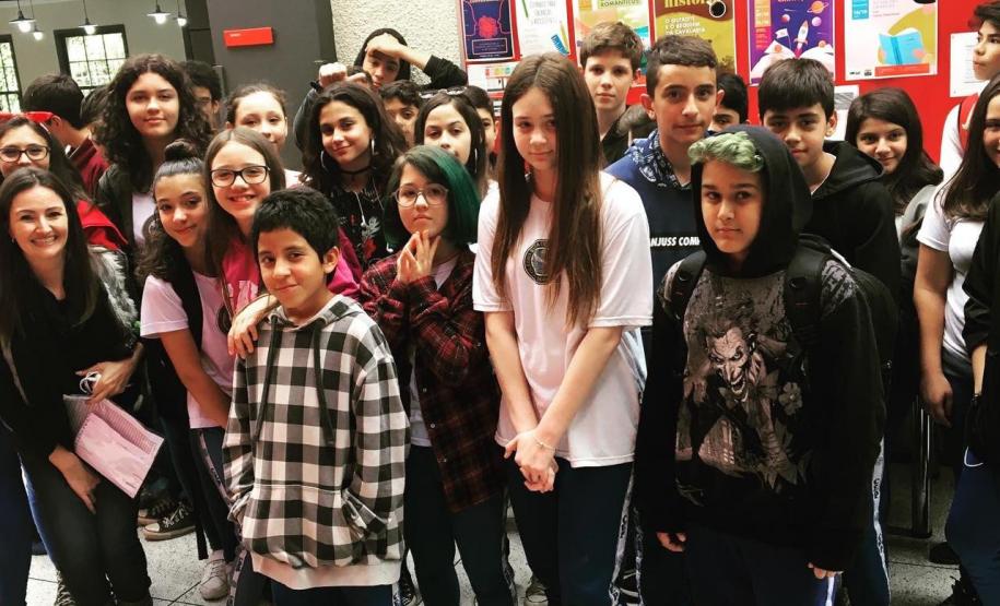 Estudantes ficam frente a frente com Miguel de Cervantes para aprender espanhol