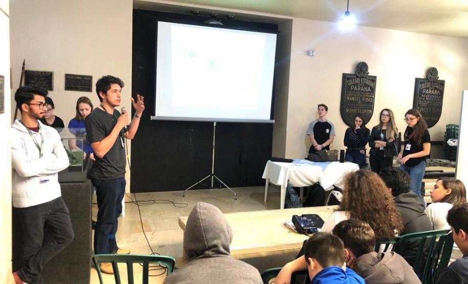 Estudantes de Medicina alertam sobre danos causados pelo álcool e cigarros