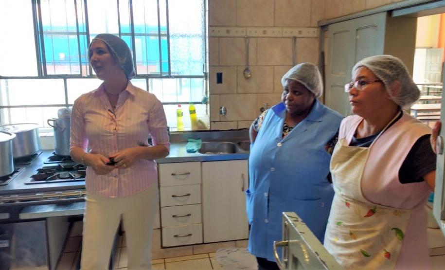 O grupo foi recebido pela Diretora do Colégio Estadual Guaíra, Ana Cristina Ross Dybax. Estiveram presentes o Diretor-Presidente do Instituto Paranaense de Desenvolvimento Educacional (Fundepar), José Maria Ferreira; o Procurador-Chefe da Procuradoria Consultiva junto à Governadoria (PCG), Kunibert Kolb Neto; e a Diretora Geral do Colégio Estadual do Paraná (CEP), Tânia Maria Acco.