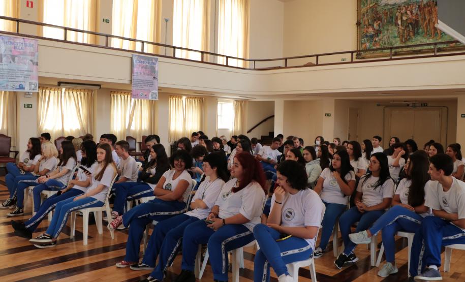 Apresentação do programa de intercâmbio Ganhando ao Mundo, aos estudantes do CEP