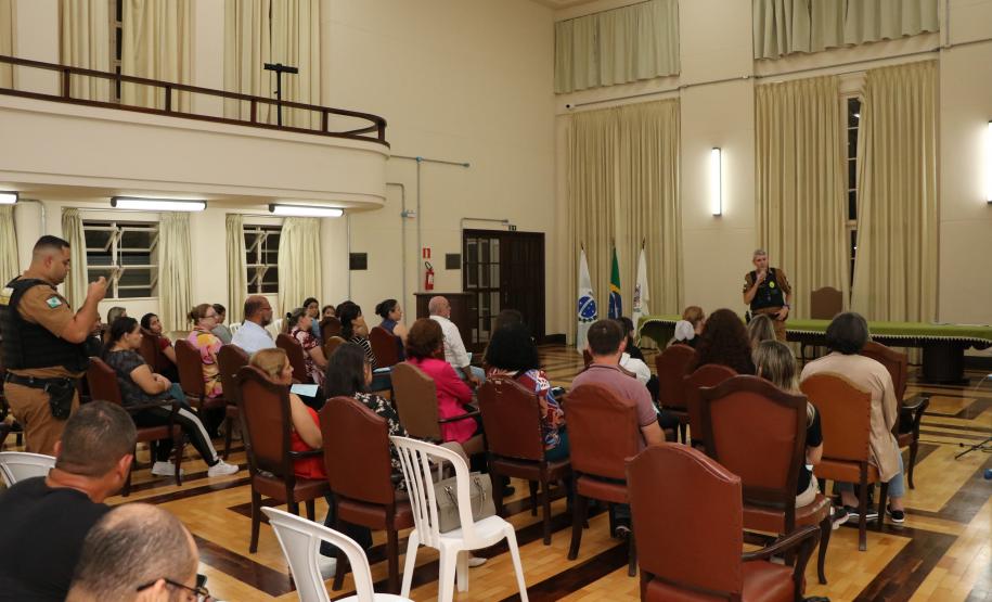 reuniao_maes_pais_noturno