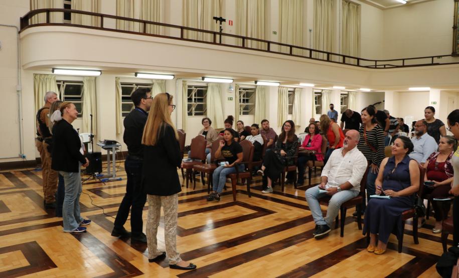 reuniao_maes_pais_noturno