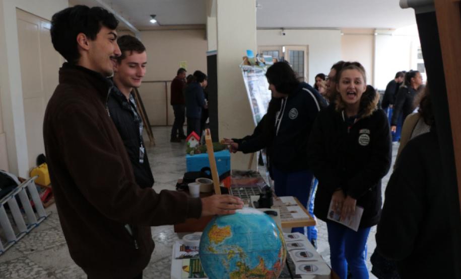 estudantes_ensino_medio_feira_profissoes_UFPR