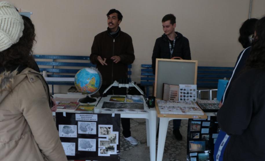 estudantes_ensino_medio_feira_profissoes_UFPR