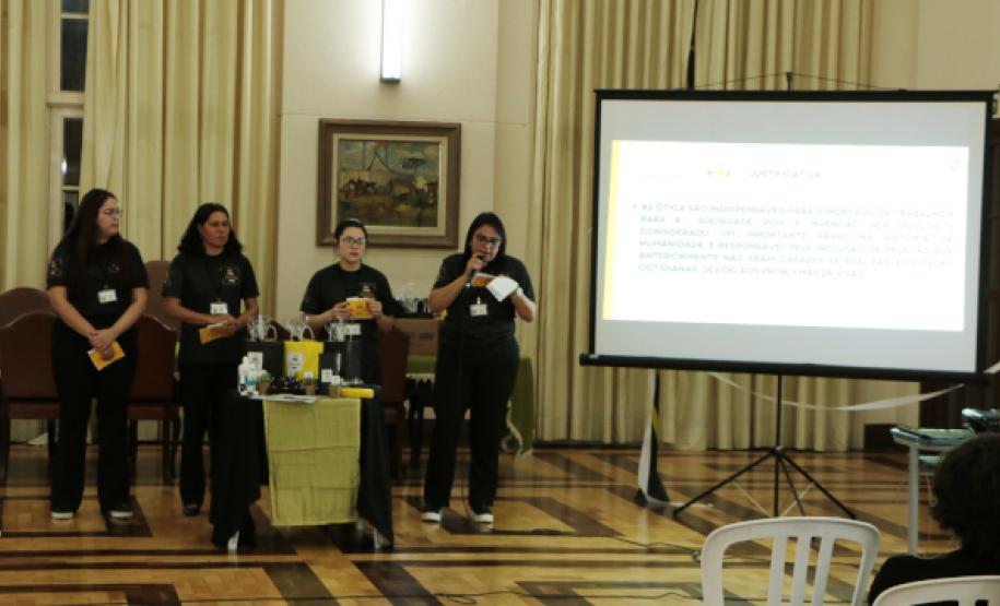 formandos_em_tecnico_em_administracao_mostram_caminhos_para_se_abrir_uma_empresa