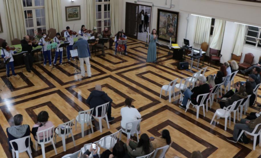 Lancamento_livro_Lilian_Educacao_Fisica_2023