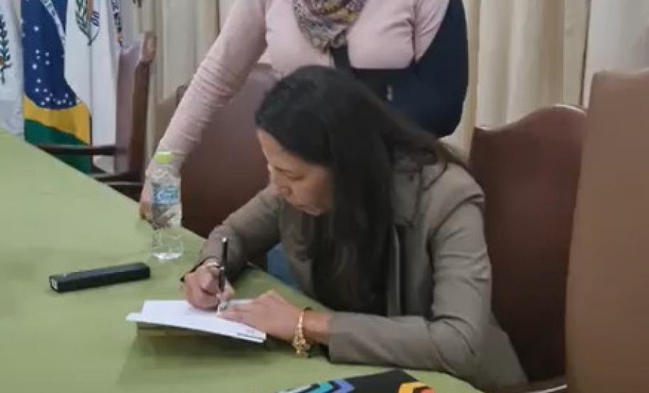 Lancamento_livro_Lilian_Educacao_Fisica_2023