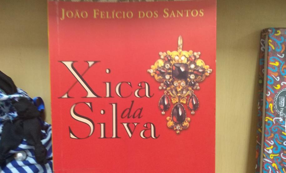 biblioteca_estante_consciencia_negra